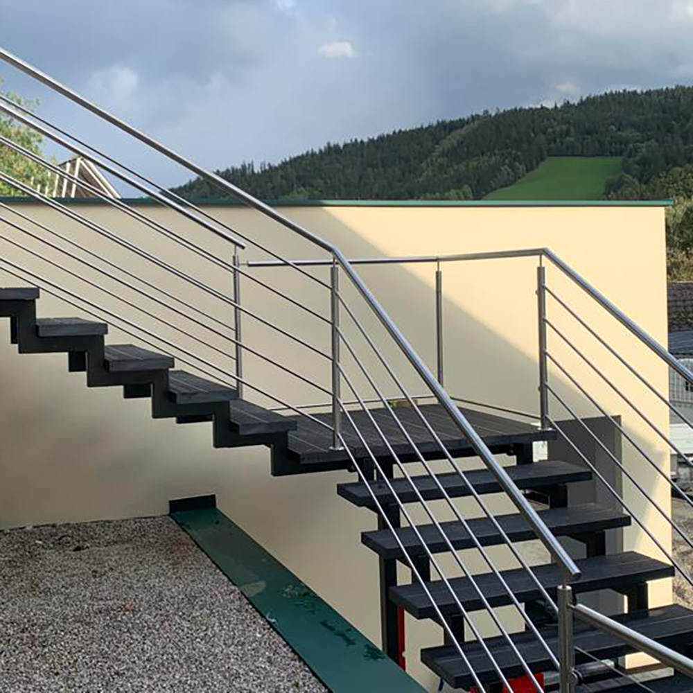 Edelstahltreppe mit Stabgeländer in Niederösterreich