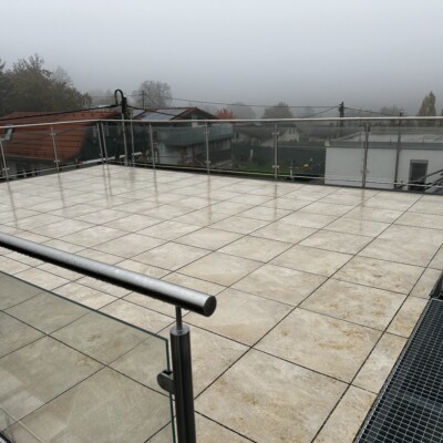 Produktfoto: Edelstahl Glasgeländer voll verschweißt mit Stahlwangentreppe 8