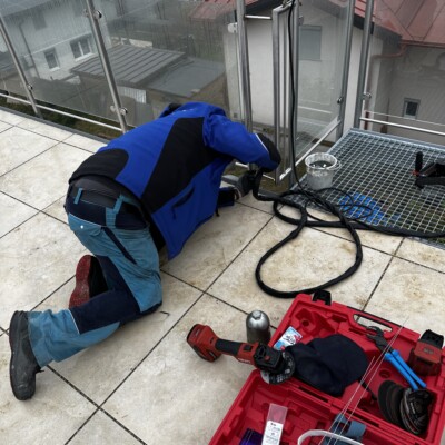 Produktfoto: Edelstahl Glasgeländer voll verschweißt mit Stahlwangentreppe 8