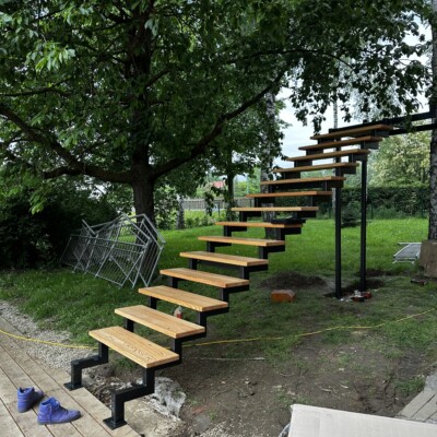 Produktfoto: Zweiholmtreppe mit zwei Zwischenpodesten 10