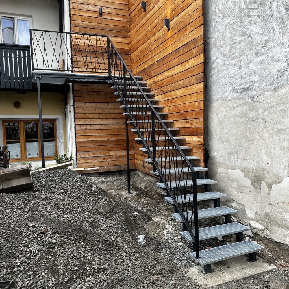 Zweiholmtreppe mit Creativegeländer