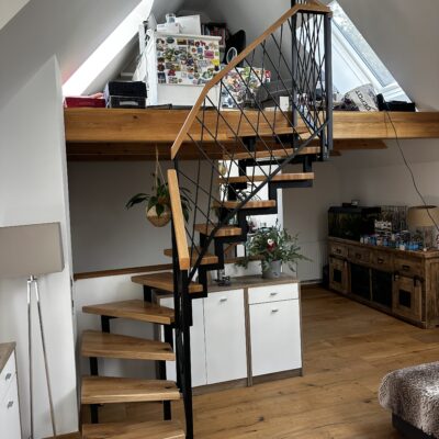 Produktfoto: Zweiholmtreppe schwarz Pulverbeschichtet mit Creativegeländer 5