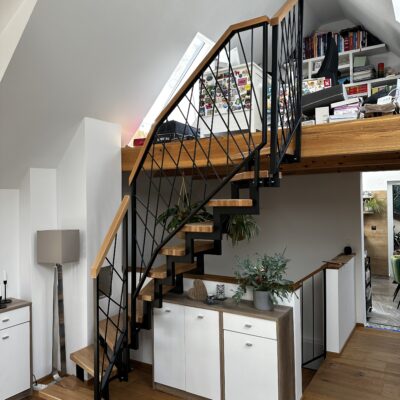 Produktfoto: Zweiholmtreppe schwarz Pulverbeschichtet mit Creativegeländer 5