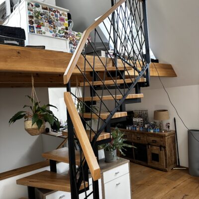 Produktfoto: Zweiholmtreppe schwarz Pulverbeschichtet mit Creativegeländer 5